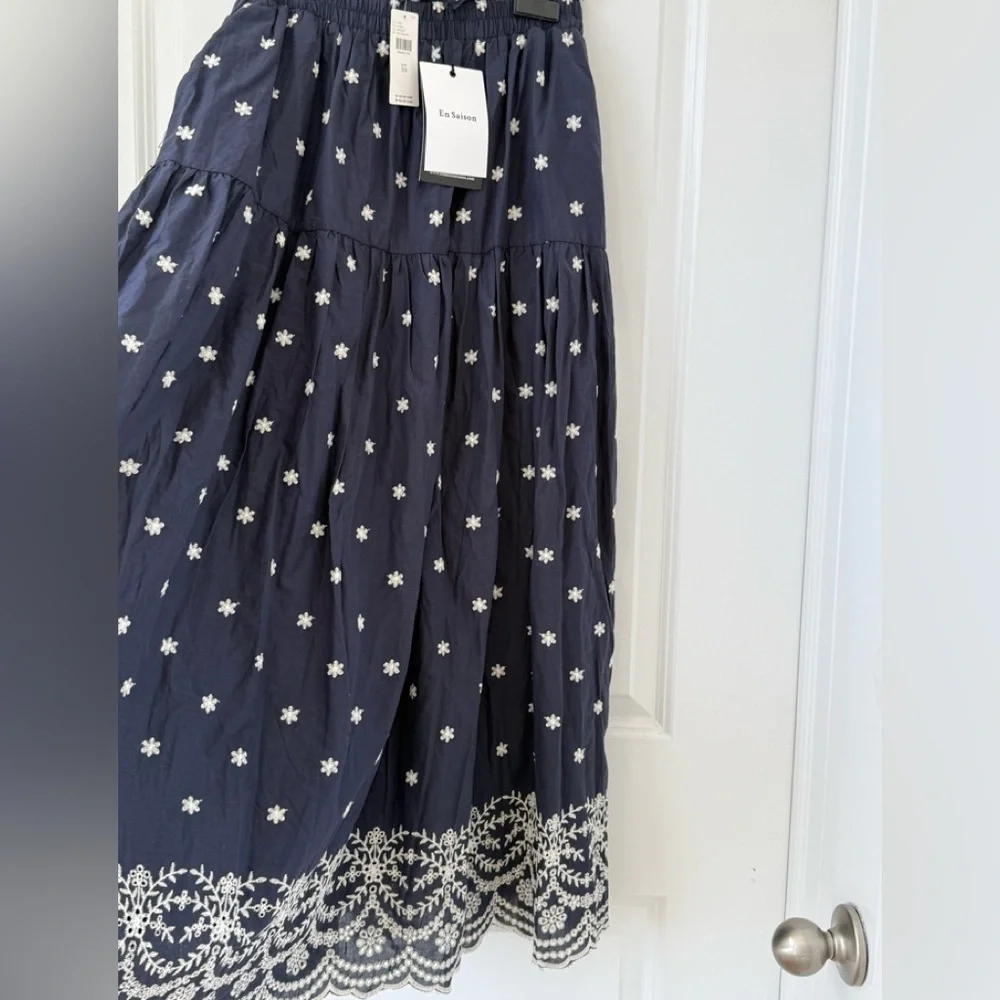 En Saison navy Maxi Skirt with White Floral Design with pockets - Picture 4 of 5